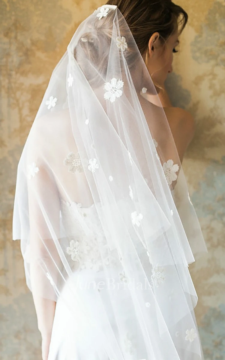 Vintage Style Short Tulle Wedding Veil with Flowers