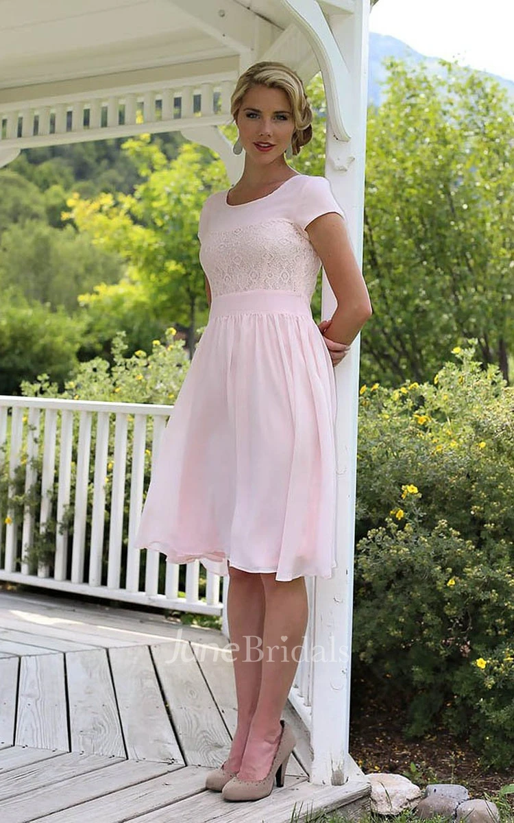 Short Sleeve Knee-length Dress With Lace Embellishment