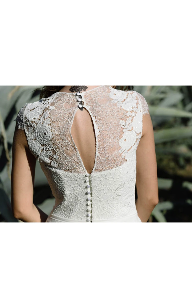 Graceful Jewel Neck Short Sleeve Wedding Dress