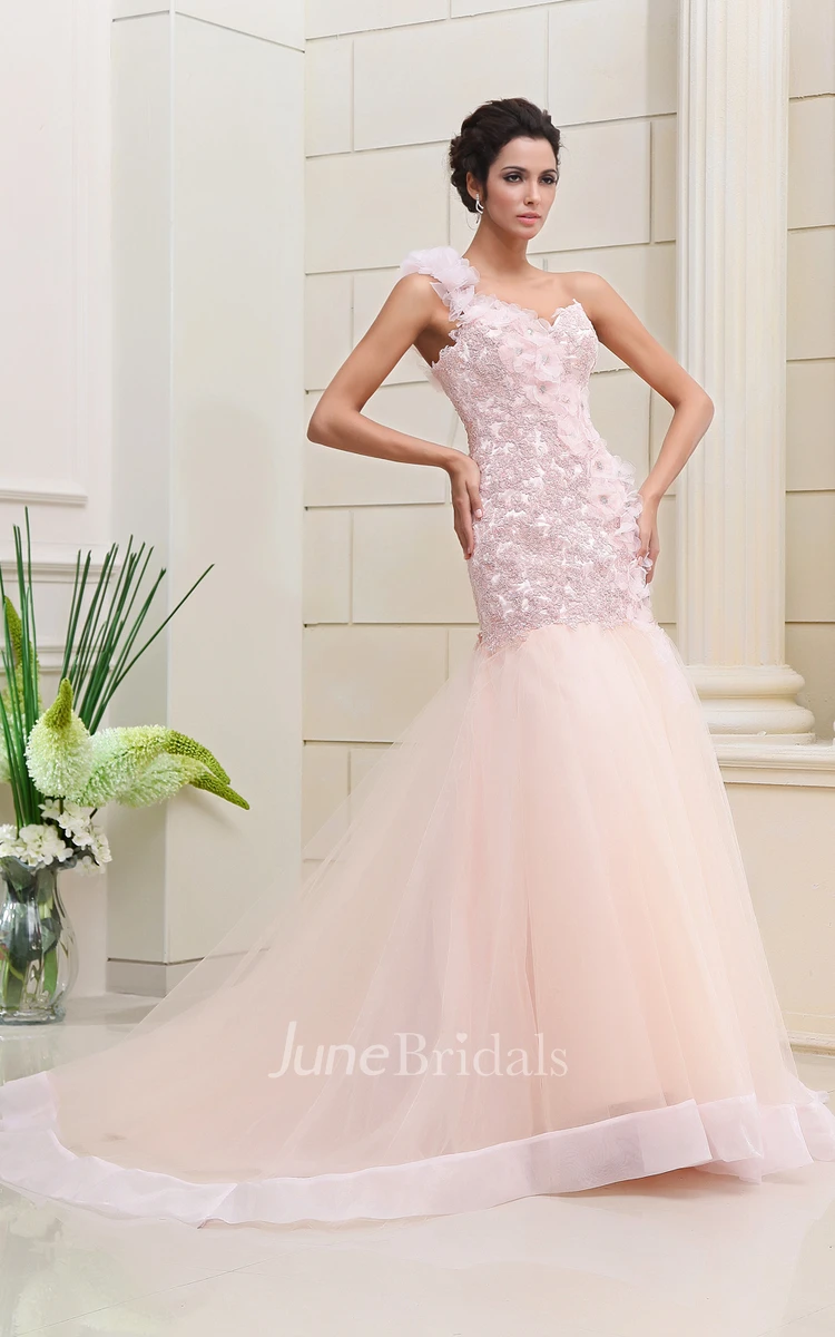Flaterring Blushing Siren Gown With Flowers And Lace