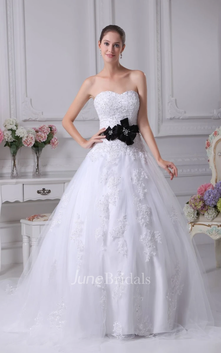 Elegant Sweetheart A-Line Ball Gown With Appliques and Flower