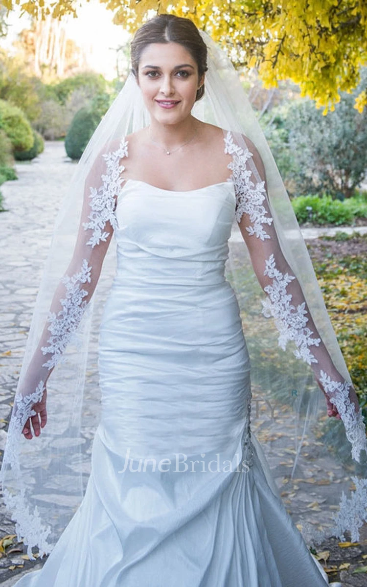 Retro Single Layer Wedding Veil With Lace Trim and Comb