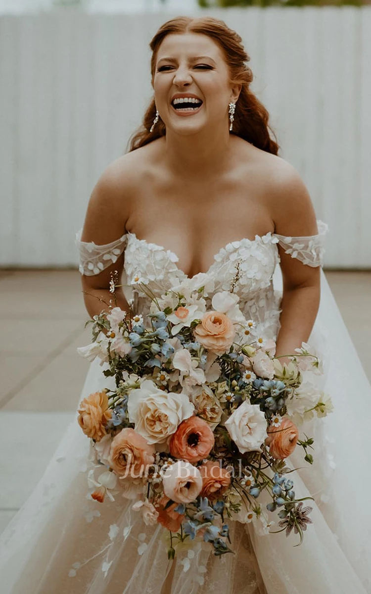 Off Shoulder A-line Romantic Lace Appliques Wedding Dresses Off Shoulder A-line Romantic Lace Appliques Wedding Dresses