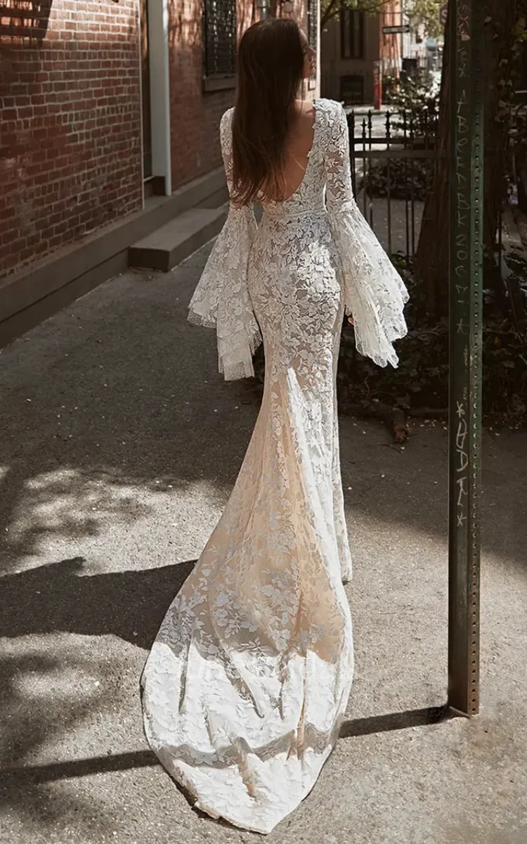 Mermaid Bateau Romantic Lace Wedding Dress With Open Back And Appliques