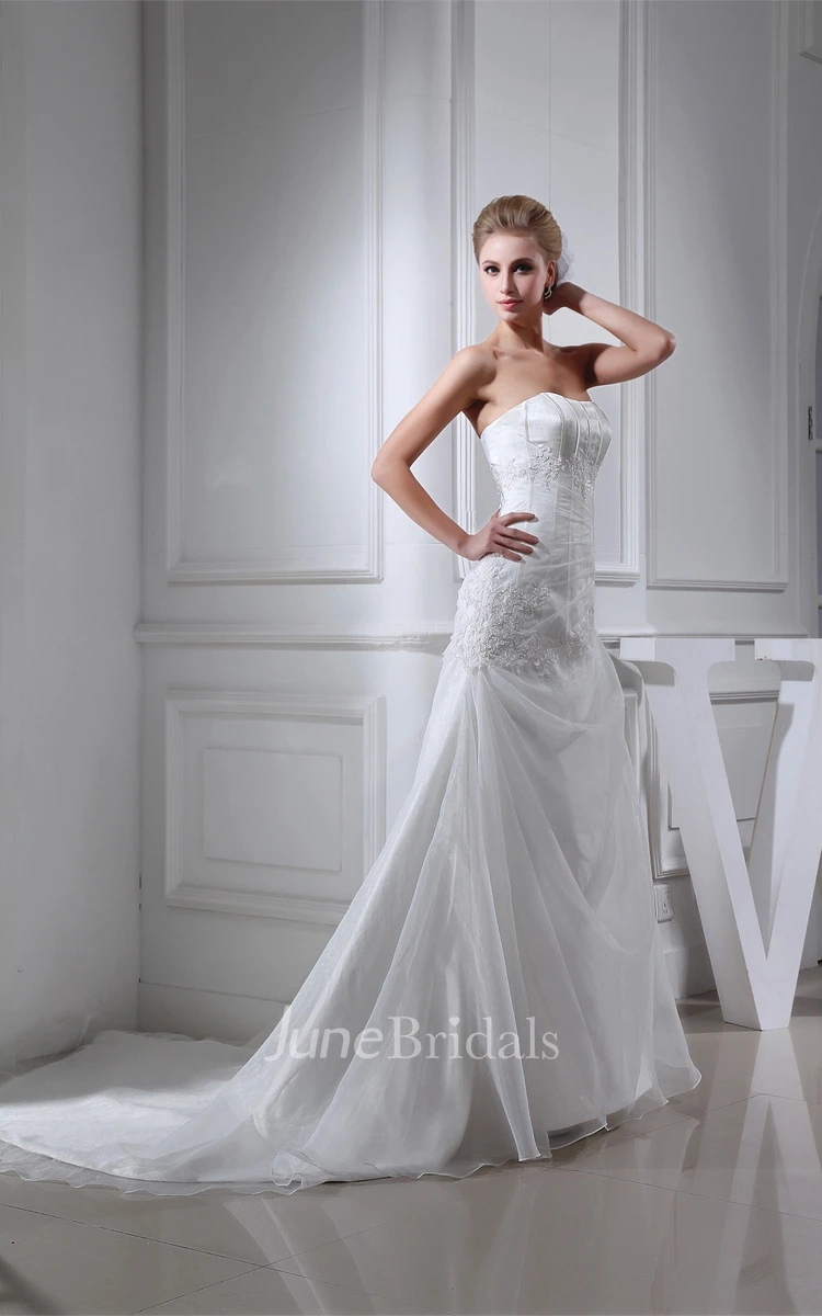 Strapless Ruched Floor-Length Dress with Appliques and Court Train