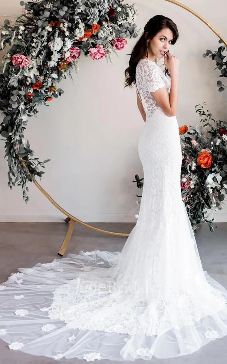 Elegant Lace Bateau Sheath Short Sleeve Wedding Dress with Appliques and Keyhole Back